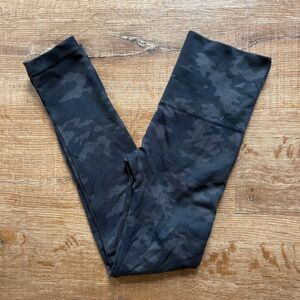 SPANX Look At Me Now Seamless Leggings, Black Camo, Size M